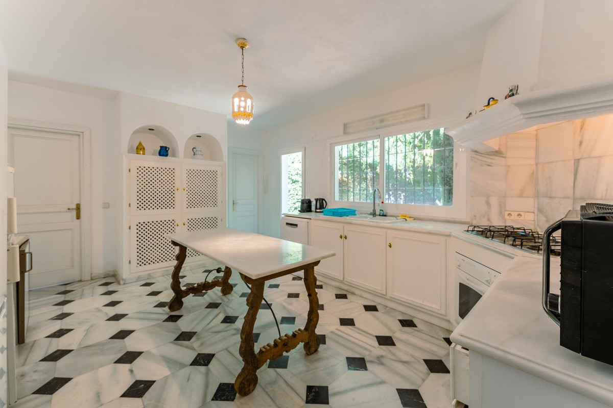 8 Bedroom Country house in Estepona - Фото 25
