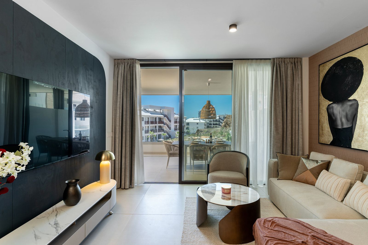 2 Bedroom Apartment in Fuengirola - Photo 4