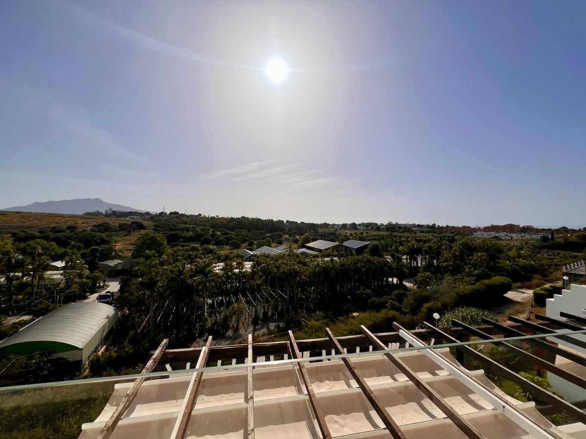 3 Bedroom Penthouse in Estepona - Photo 29