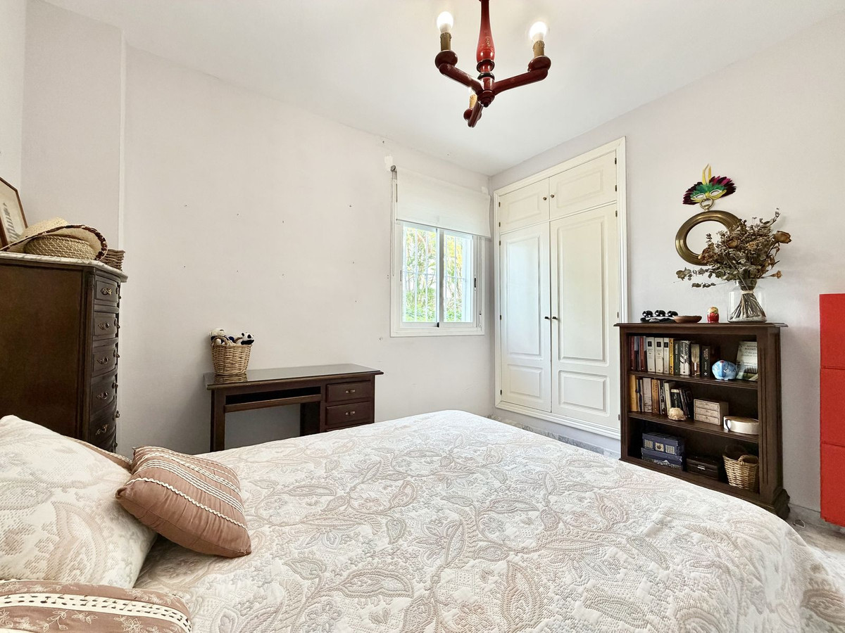 4 Bedroom Apartment in Marbella - Photo 18