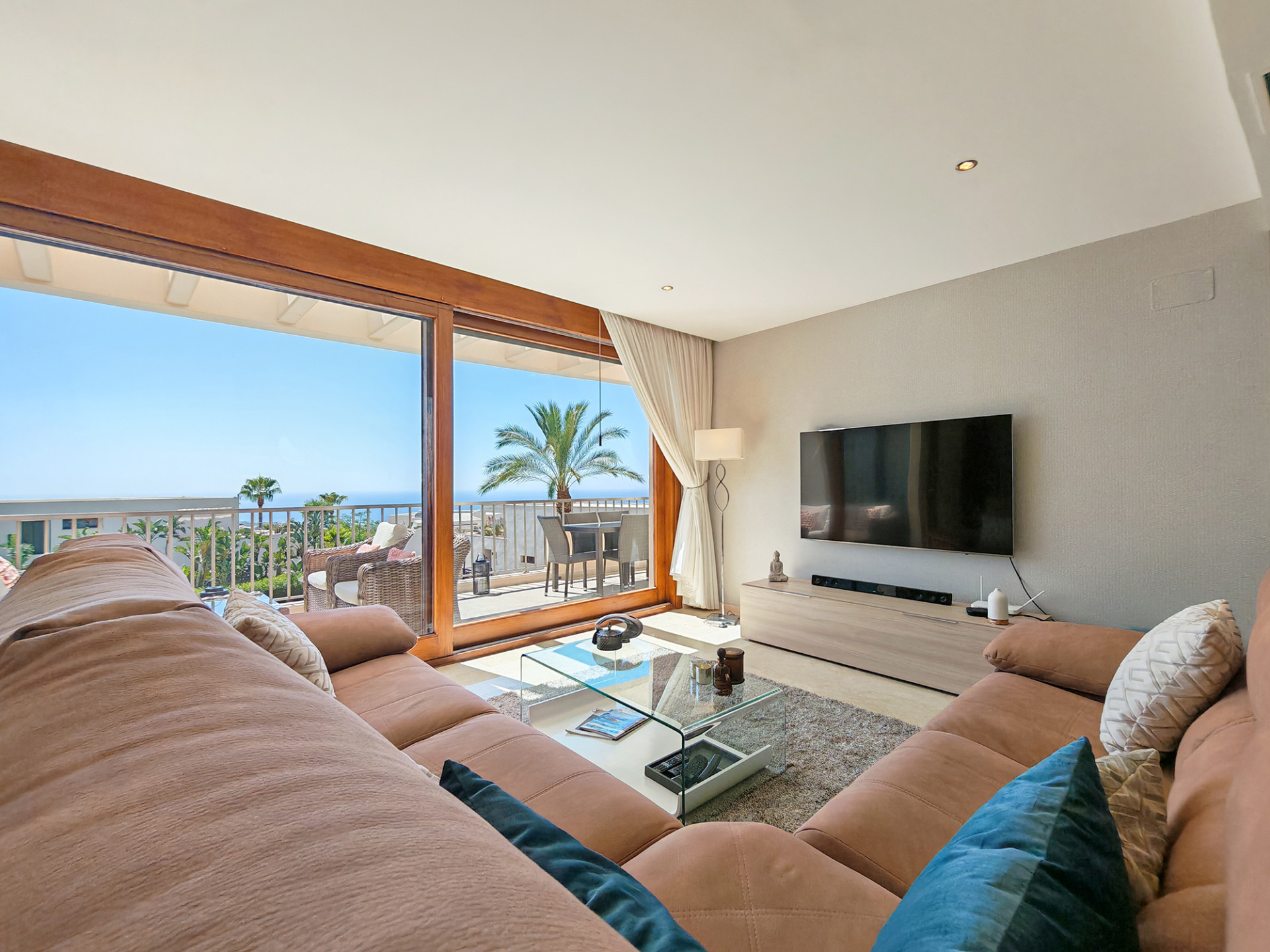 3 Bedroom Apartment in Marbella - Photo 2