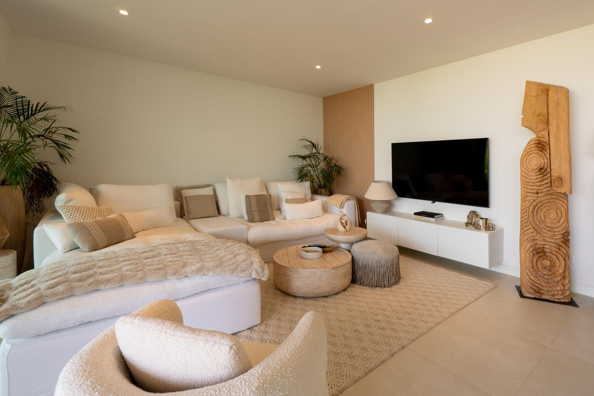 3 Bedroom Apartment in Fuengirola - Photo 8