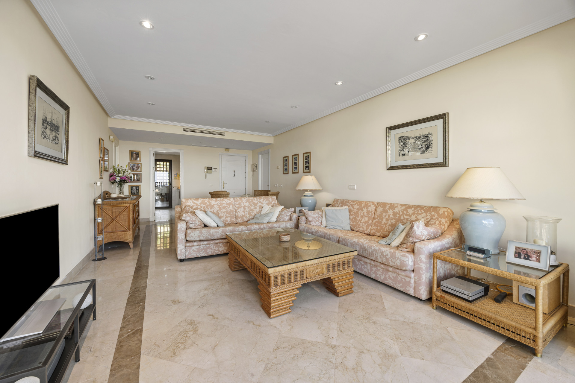 3 Bedroom Penthouse in Benahavís - Photo 10