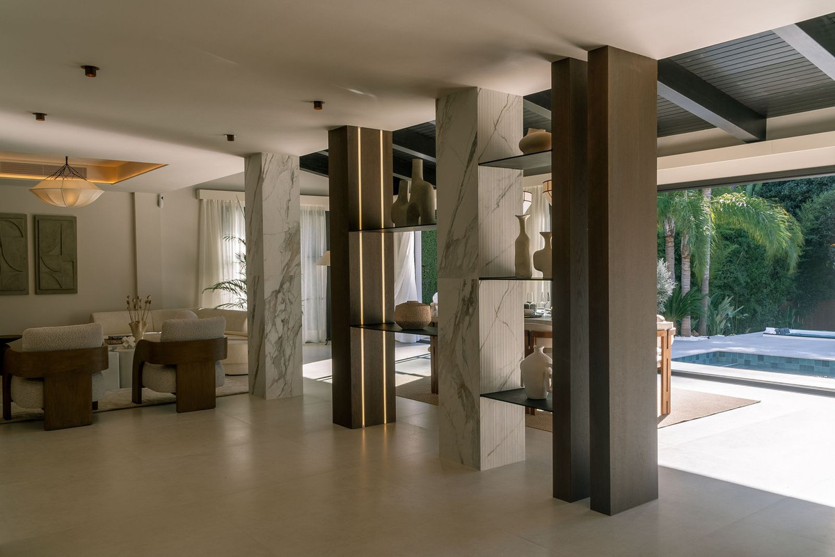 5 Bedroom Villa in Marbella - Photo 3