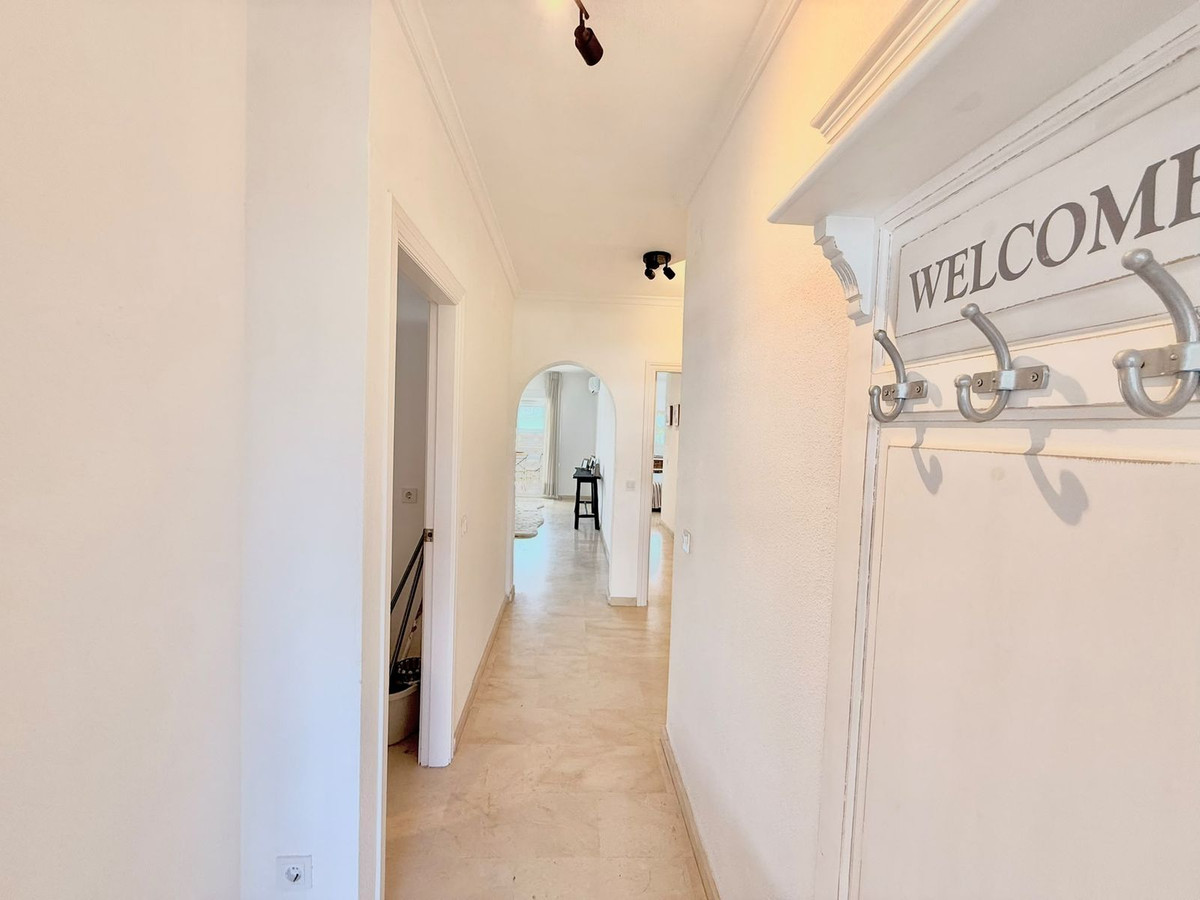 2 Bedroom Apartment in Fuengirola - Photo 3