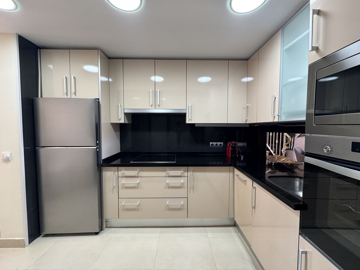 2 Bedroom Penthouse in Estepona - Photo 3