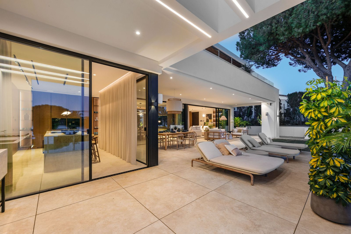 6 Bedroom Villa in Marbella - Photo 82