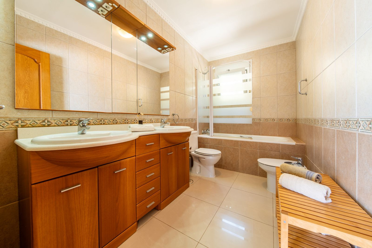 4 Bedroom Villa in Fuengirola - Photo 22