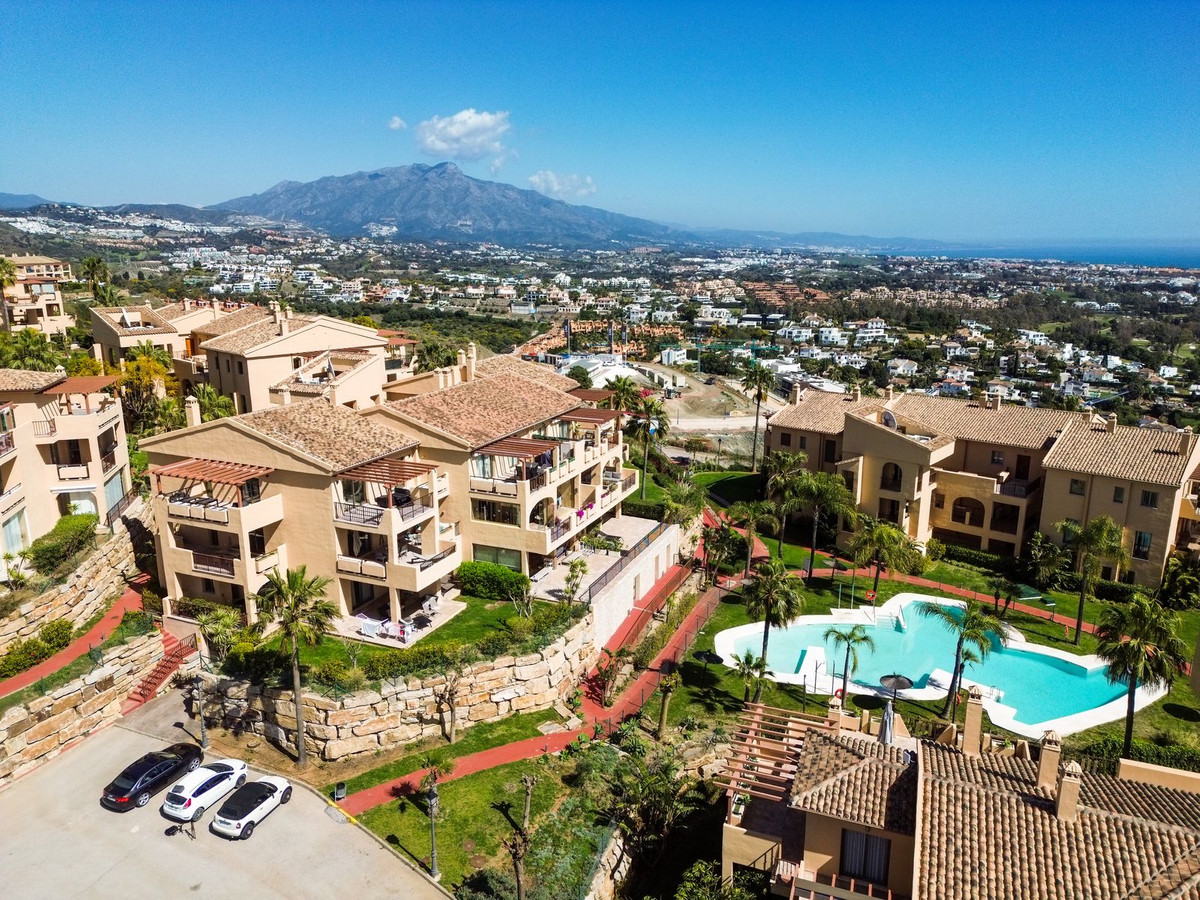 2 Bedroom Apartment in Estepona - Photo 35