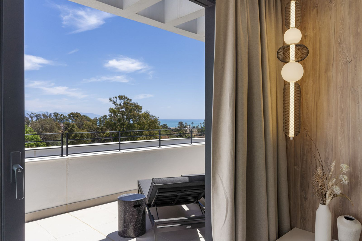 2 Bedroom Penthouse in Torremolinos - Photo 19
