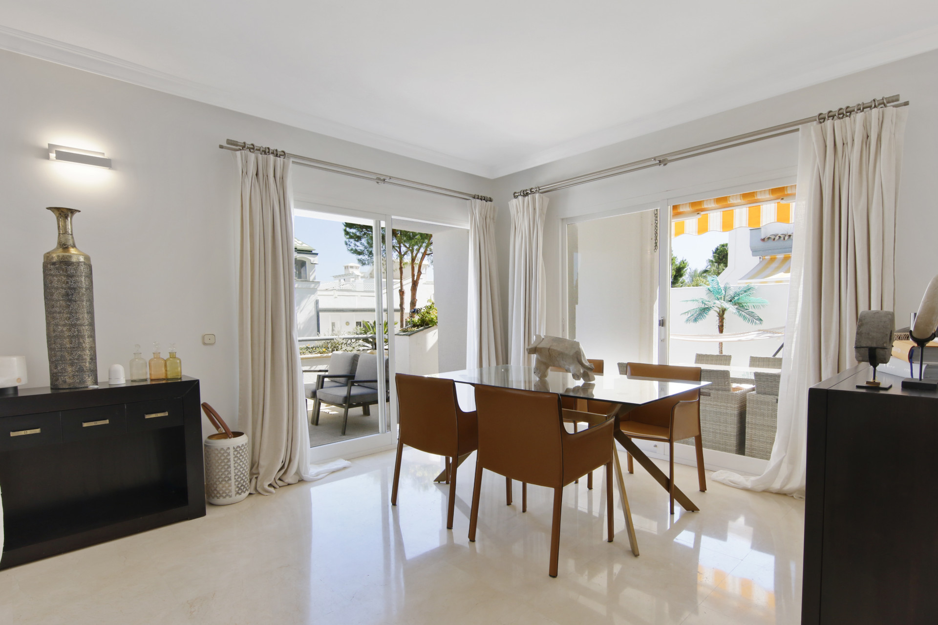 3 Bedroom Penthouse in Estepona - Photo 5