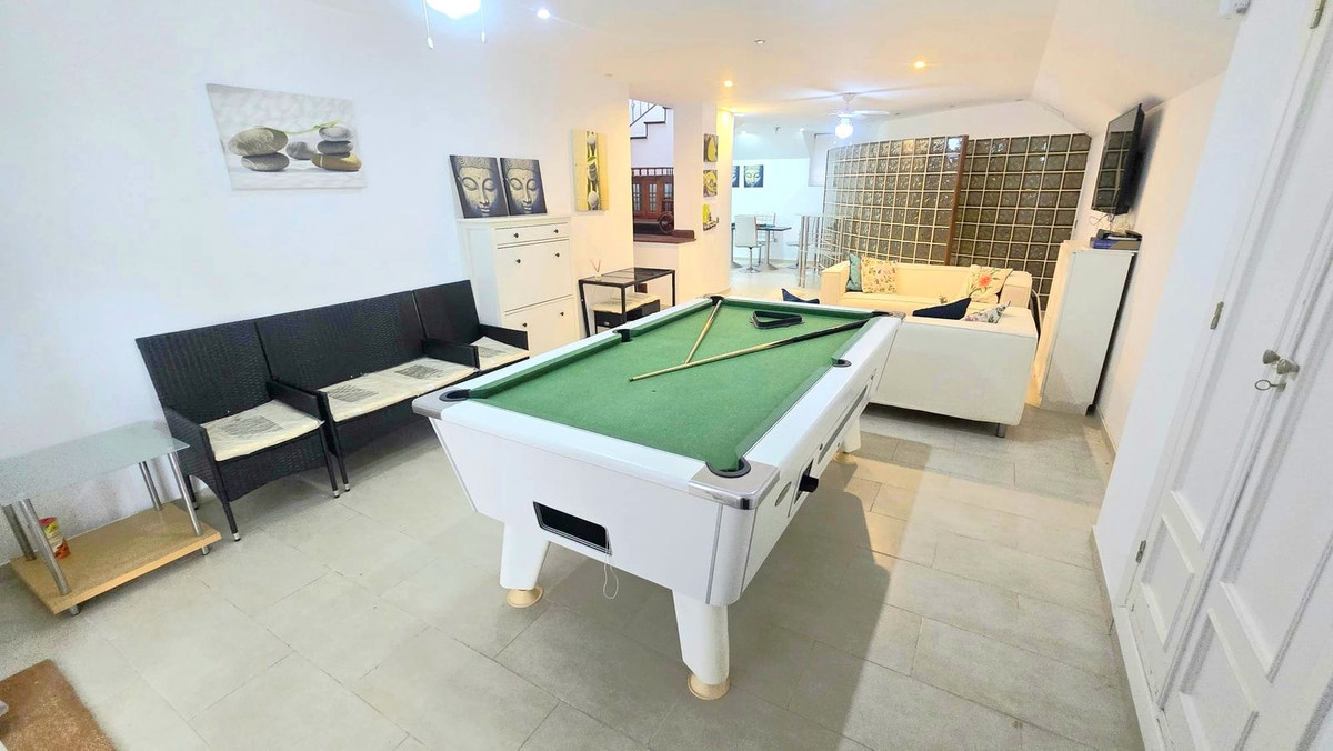 8 Bedroom Villa in Marbella - Photo 23