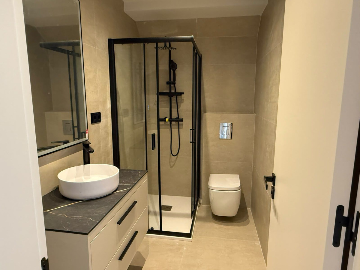 5 Bedroom Villa in Marbella - Photo 16