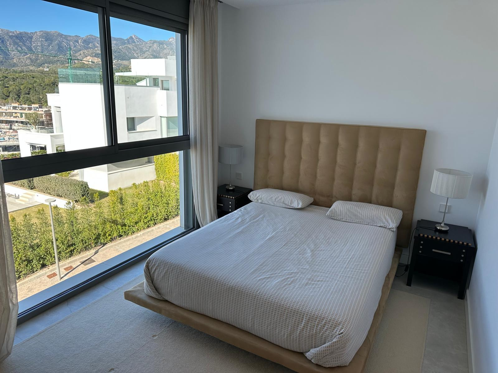 4 Bedroom Apartment in Marbella - Photo 12
