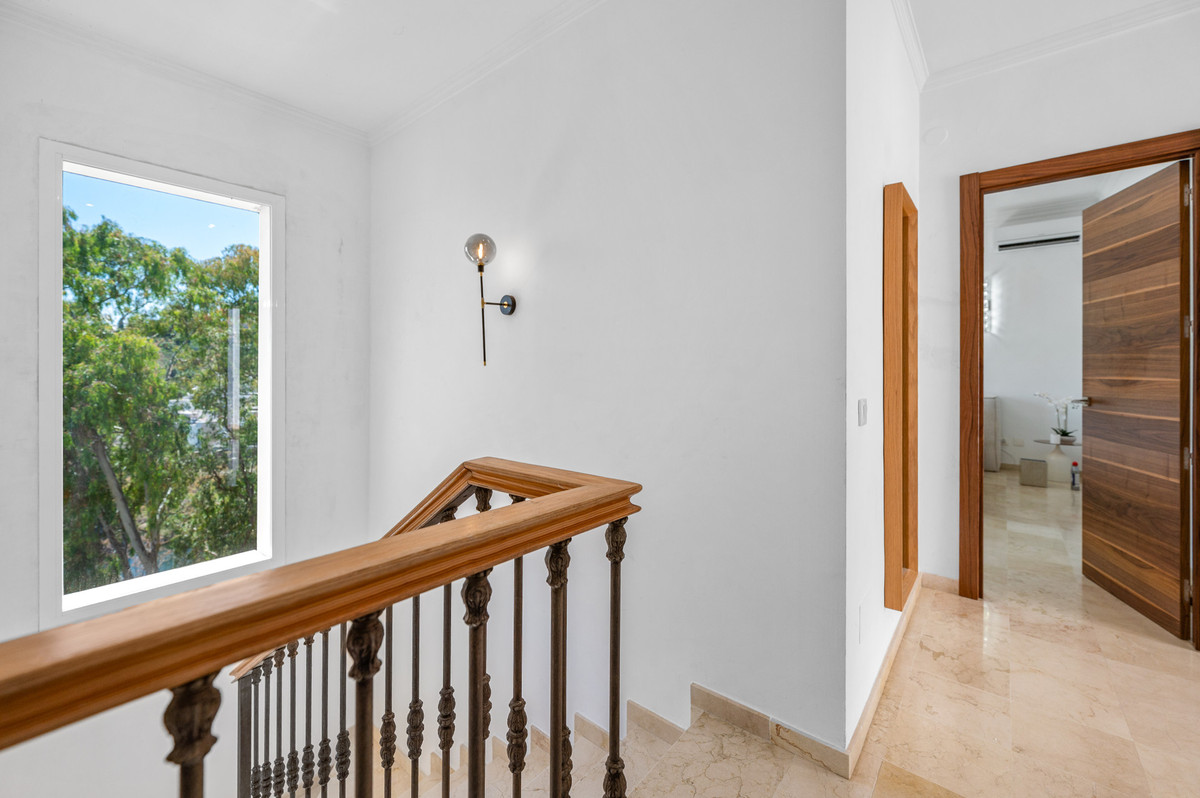 3 Bedroom Villa in Marbella - Photo 11