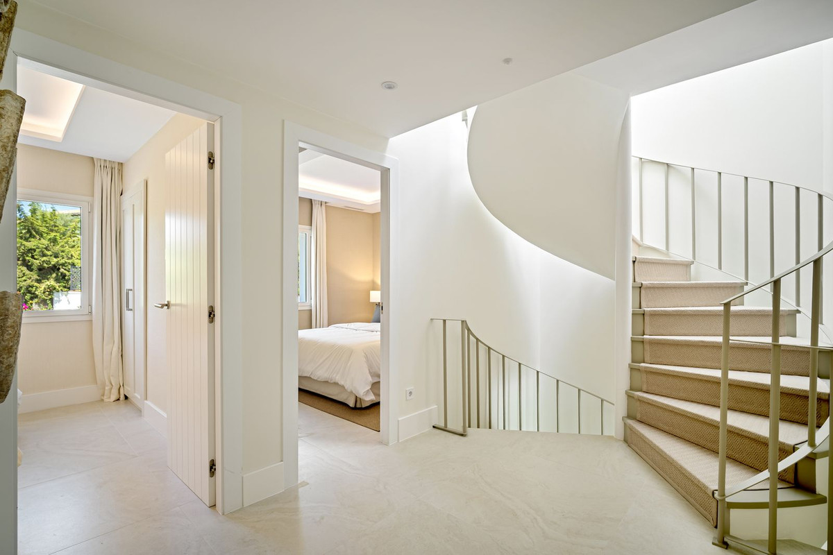 4 Bedroom Townhouse in Benahavís - Фото 32