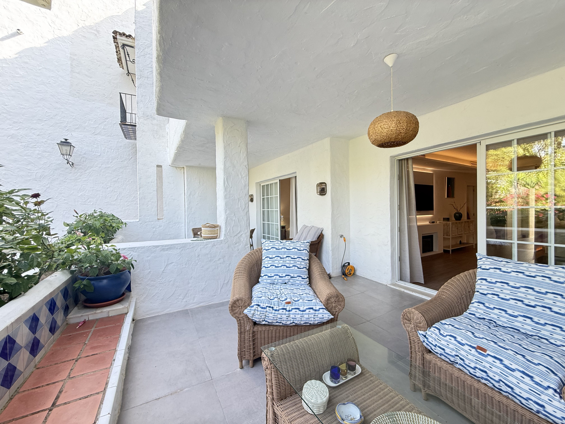 2 Bedroom Apartment in Marbella - Photo 22