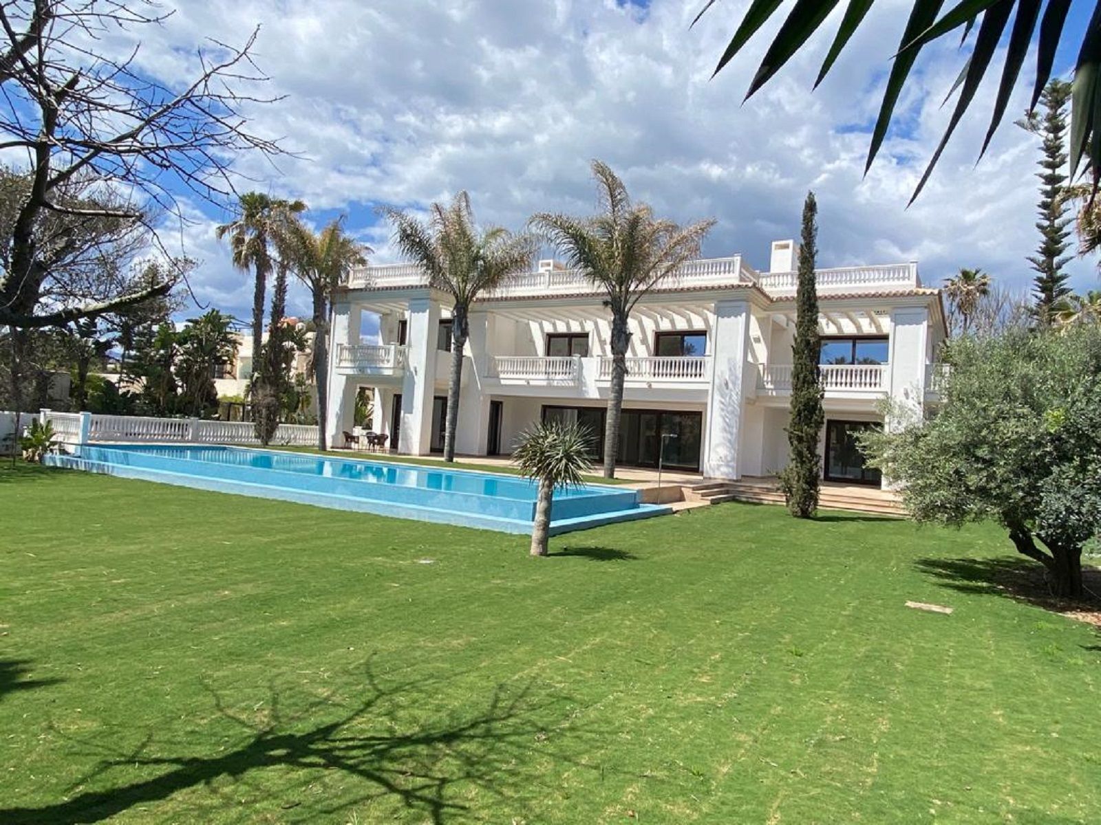 6 Bedroom Villa in Estepona - Фото 2