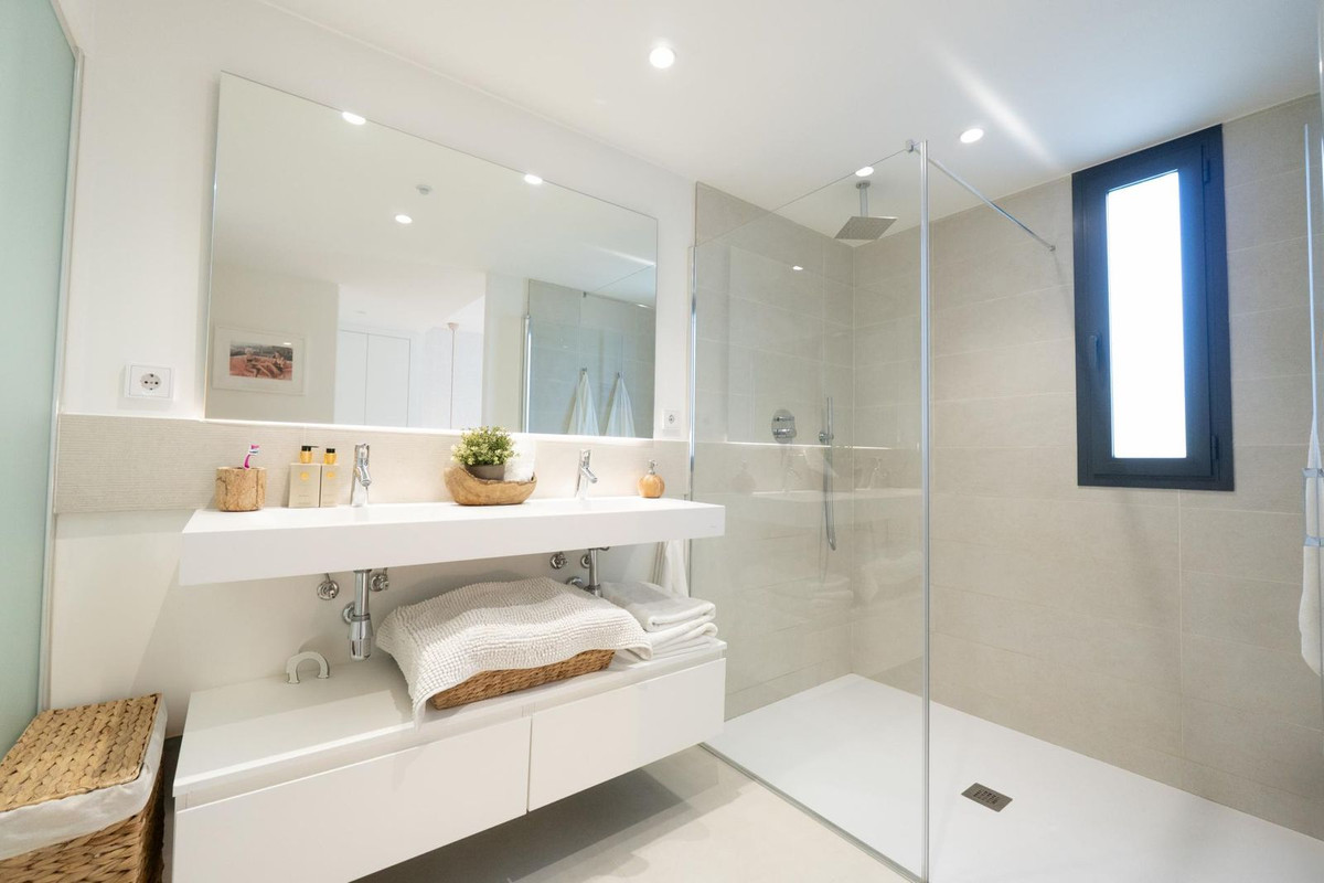 3 Bedroom Apartment in Fuengirola - Photo 20