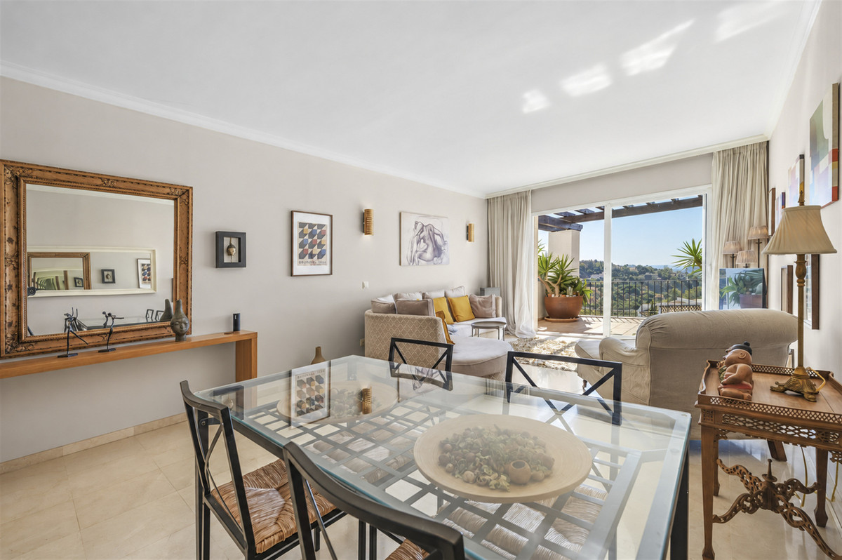 3 Bedroom Penthouse in Benahavís - Photo 4