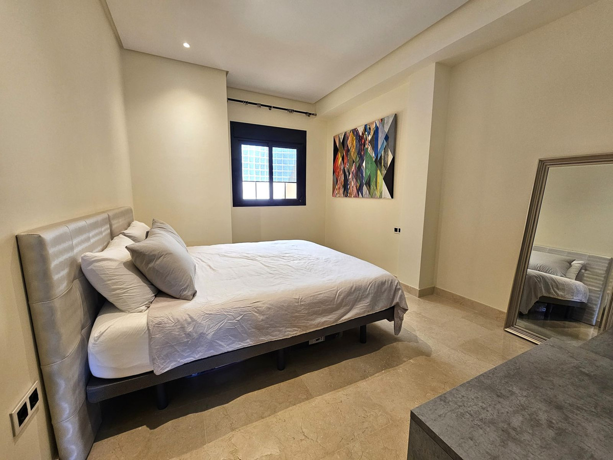 3 Bedroom Apartment in Marbella - Photo 16