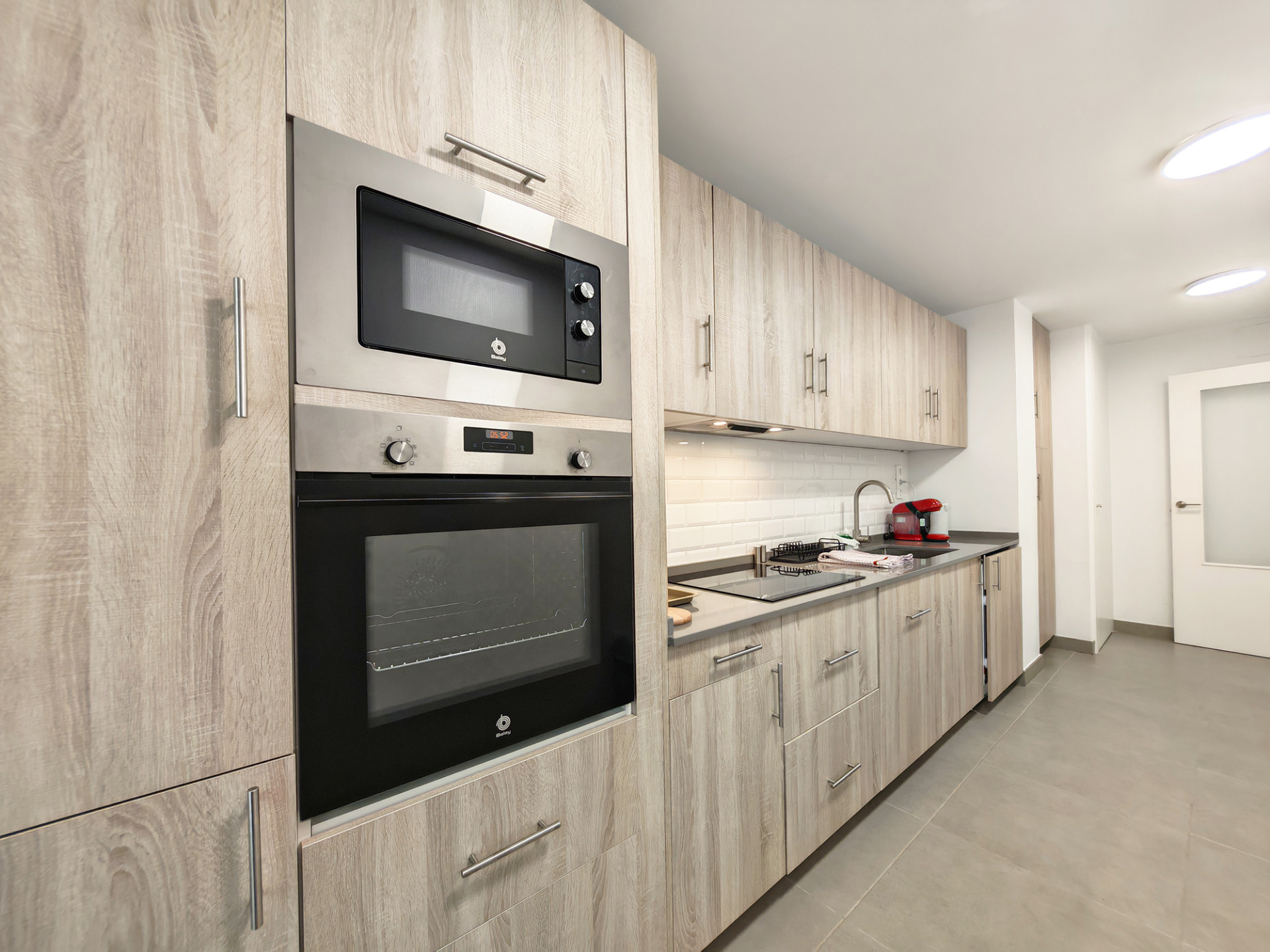 3 Bedroom Apartment in Estepona - Photo 8