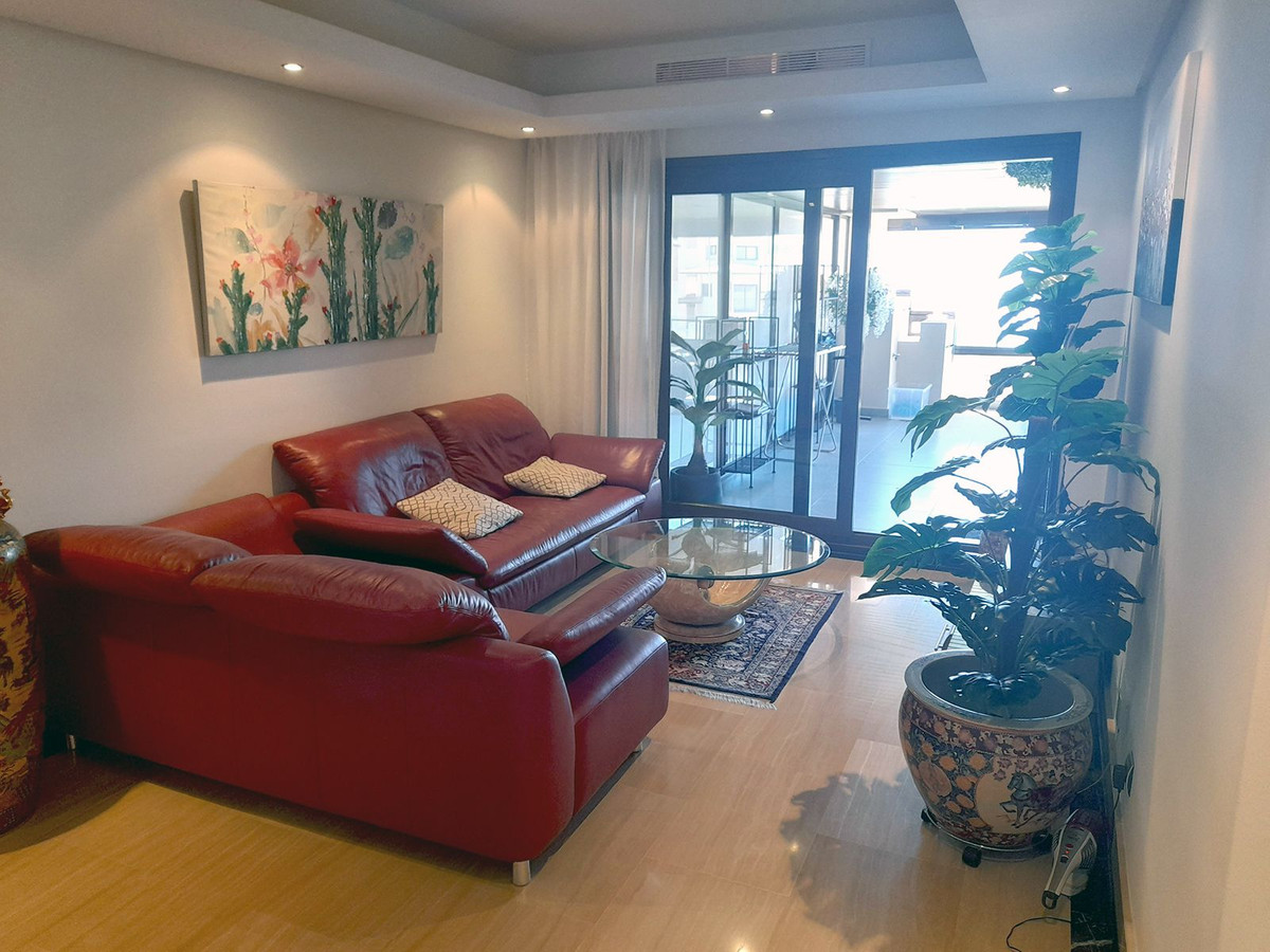 2 Bedroom Apartment in Estepona - Photo 16