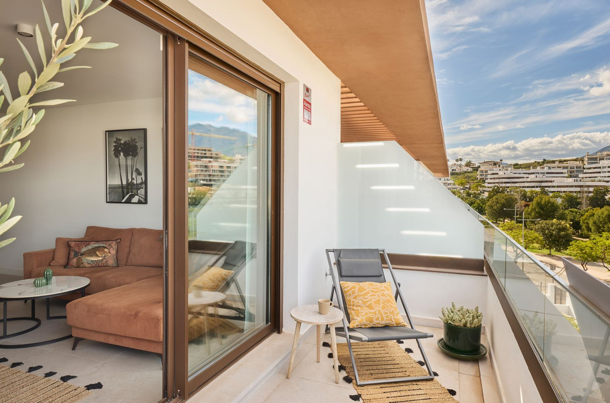 2 Bedroom Apartment in Estepona - Photo 18