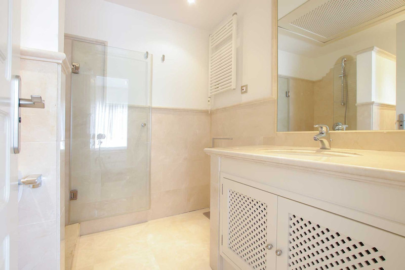 3 Bedroom Townhouse in Benahavís - Photo 18