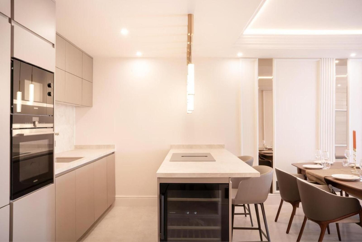 3 Bedroom Apartment in Estepona - Photo 6