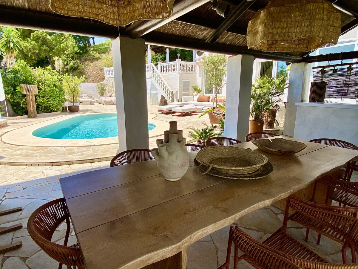 4 Bedroom Villa in Estepona - Photo 17