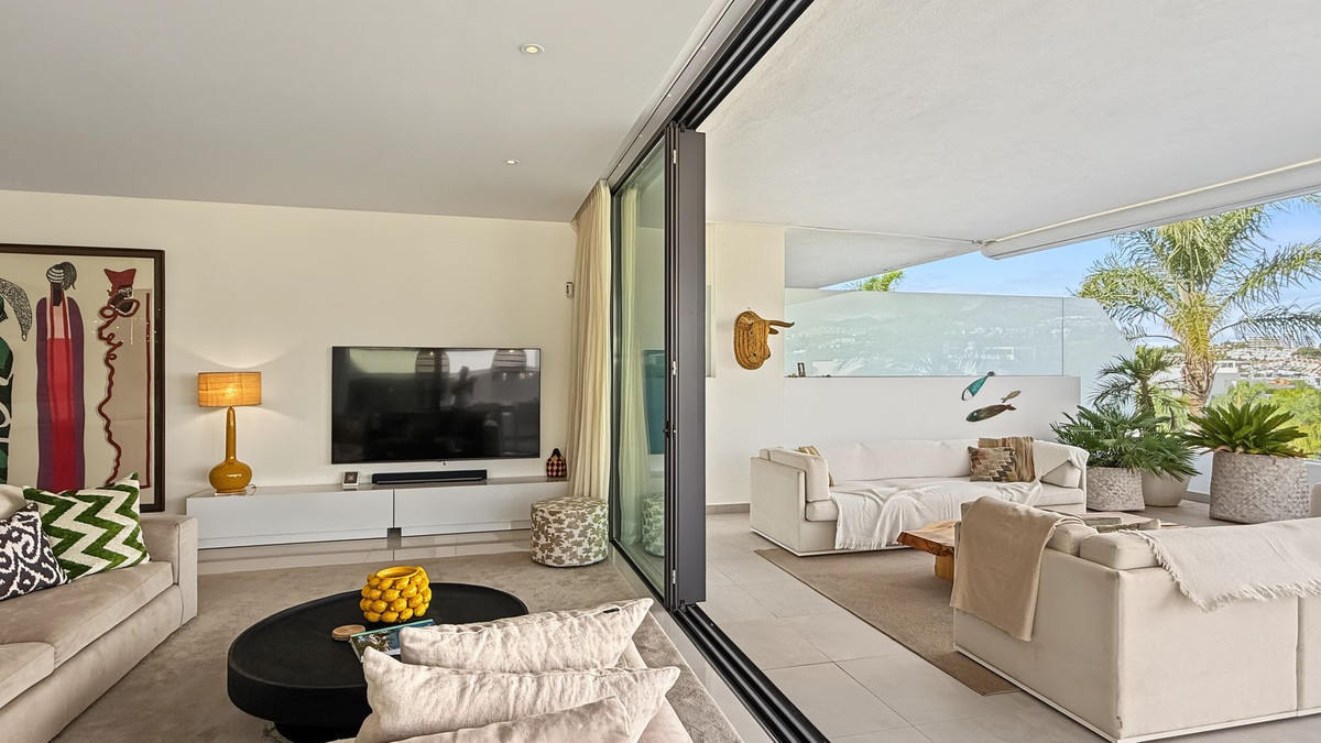 3 Bedroom Apartment in Estepona - Photo 4