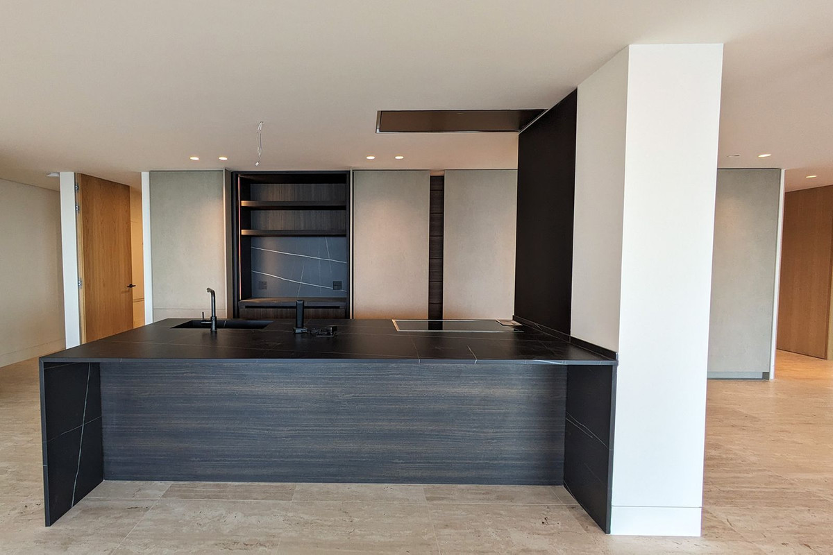 4 Bedroom Apartment in Estepona - Photo 10