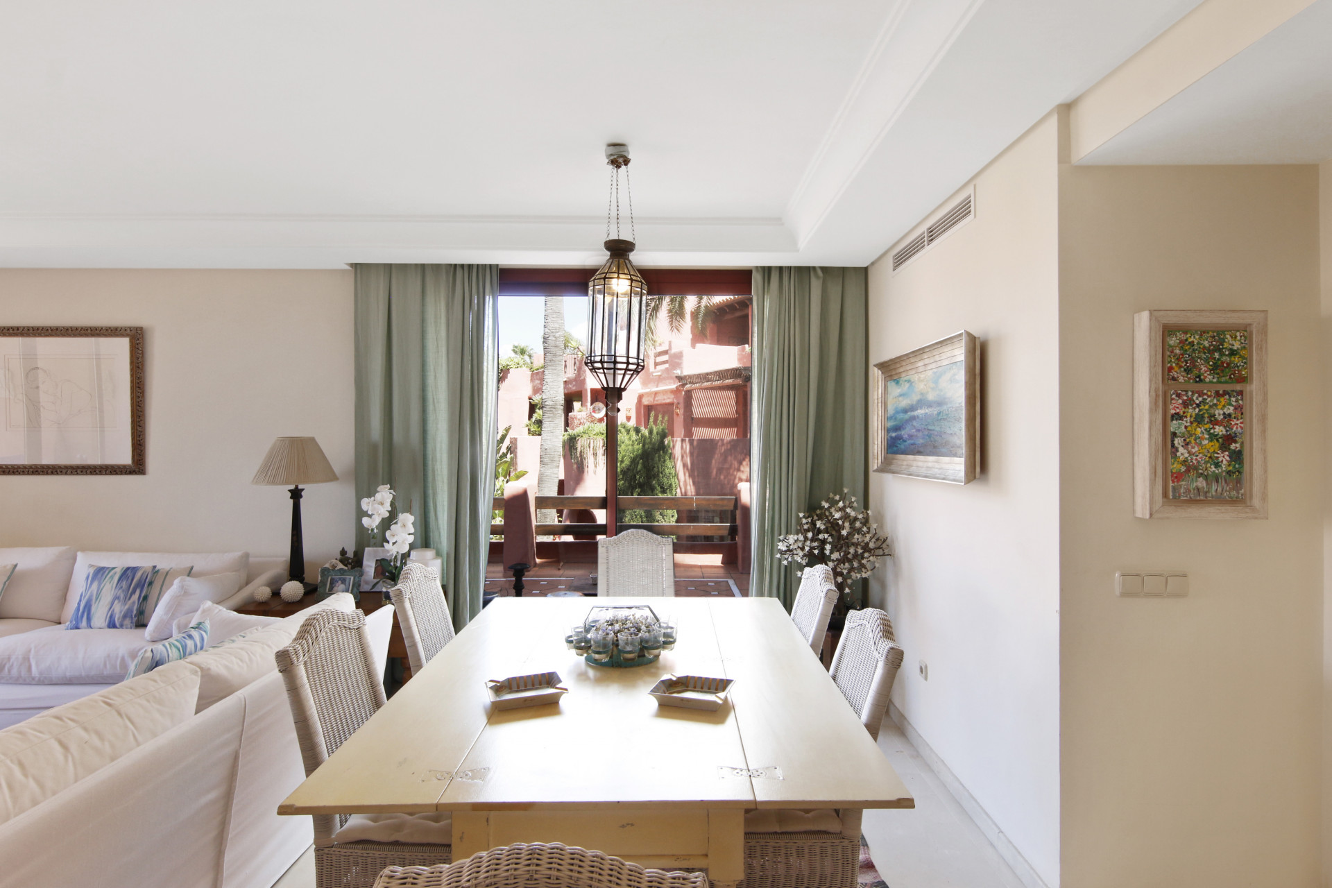 3 Bedroom Penthouse in Estepona - Photo 5