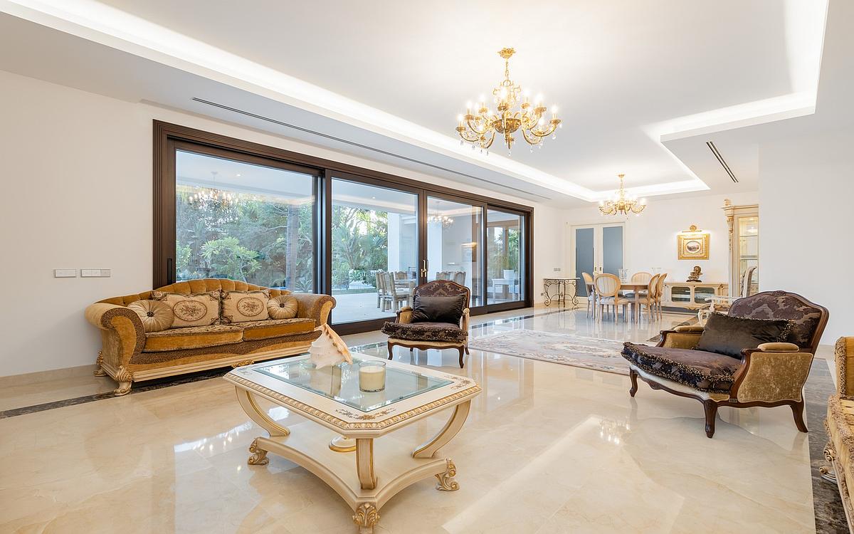 7 Bedroom Villa in Estepona - Photo 5