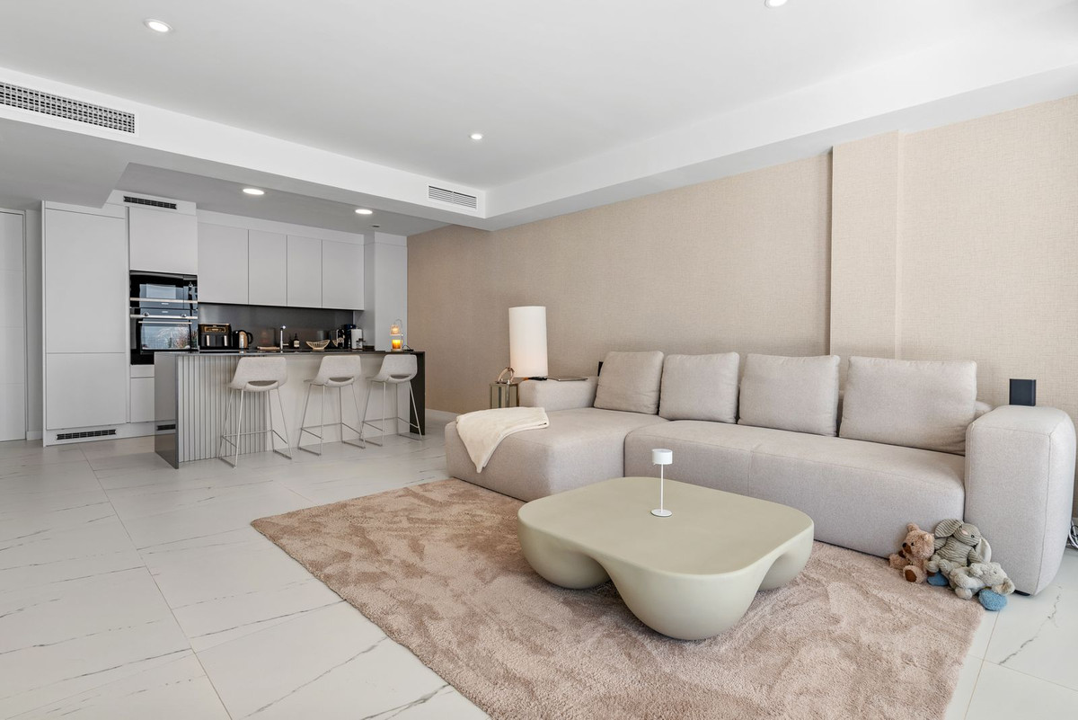2 Bedroom Apartment in Casares - Photo 5