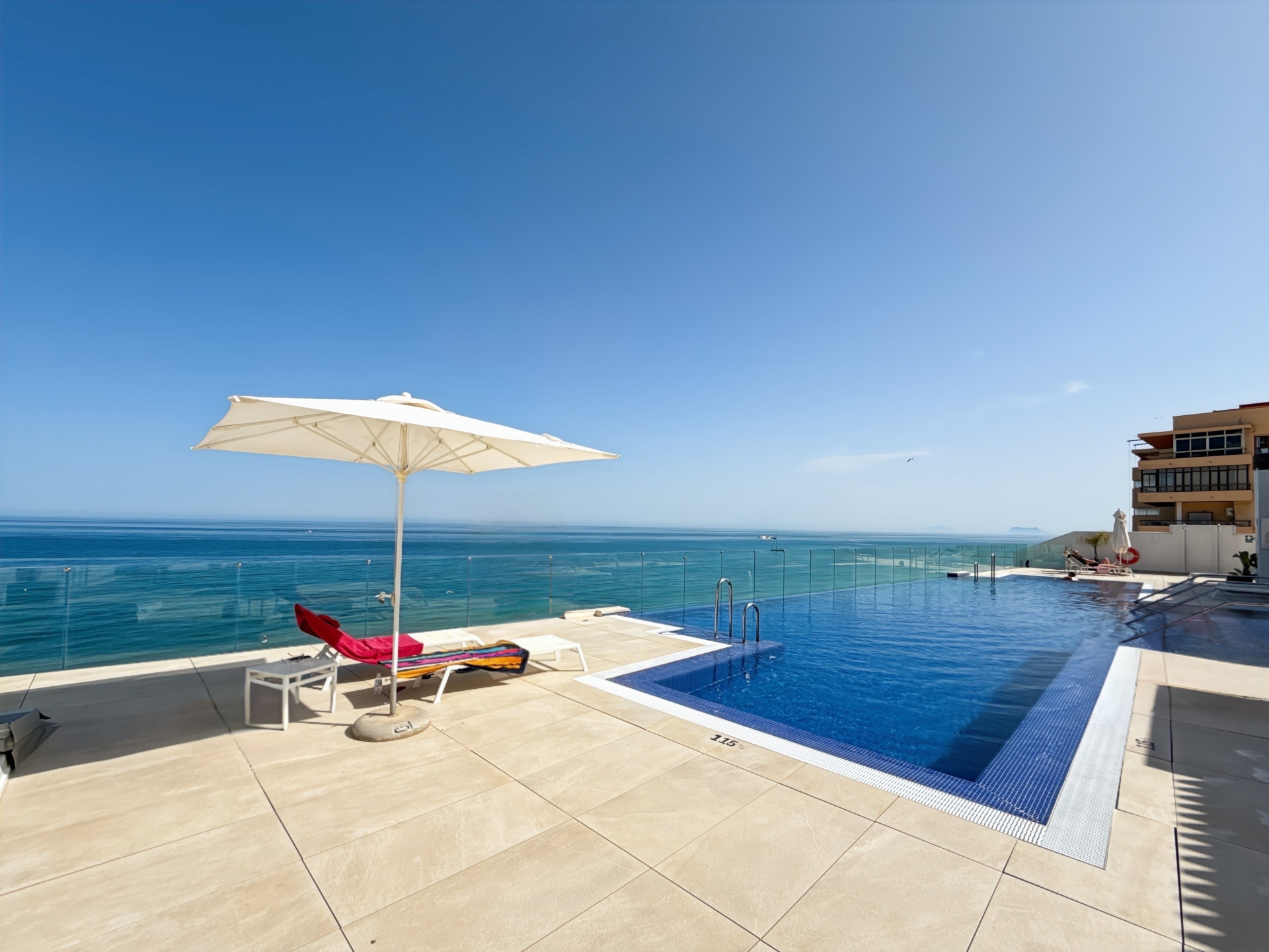 2 Bedroom Apartment in Estepona - Photo 35