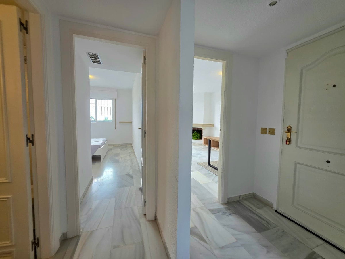 Piso de 2 dormitorios con piscina en Málaga – Foto 12