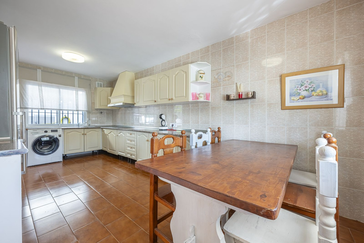 3 Bedroom Villa in Estepona - Photo 11