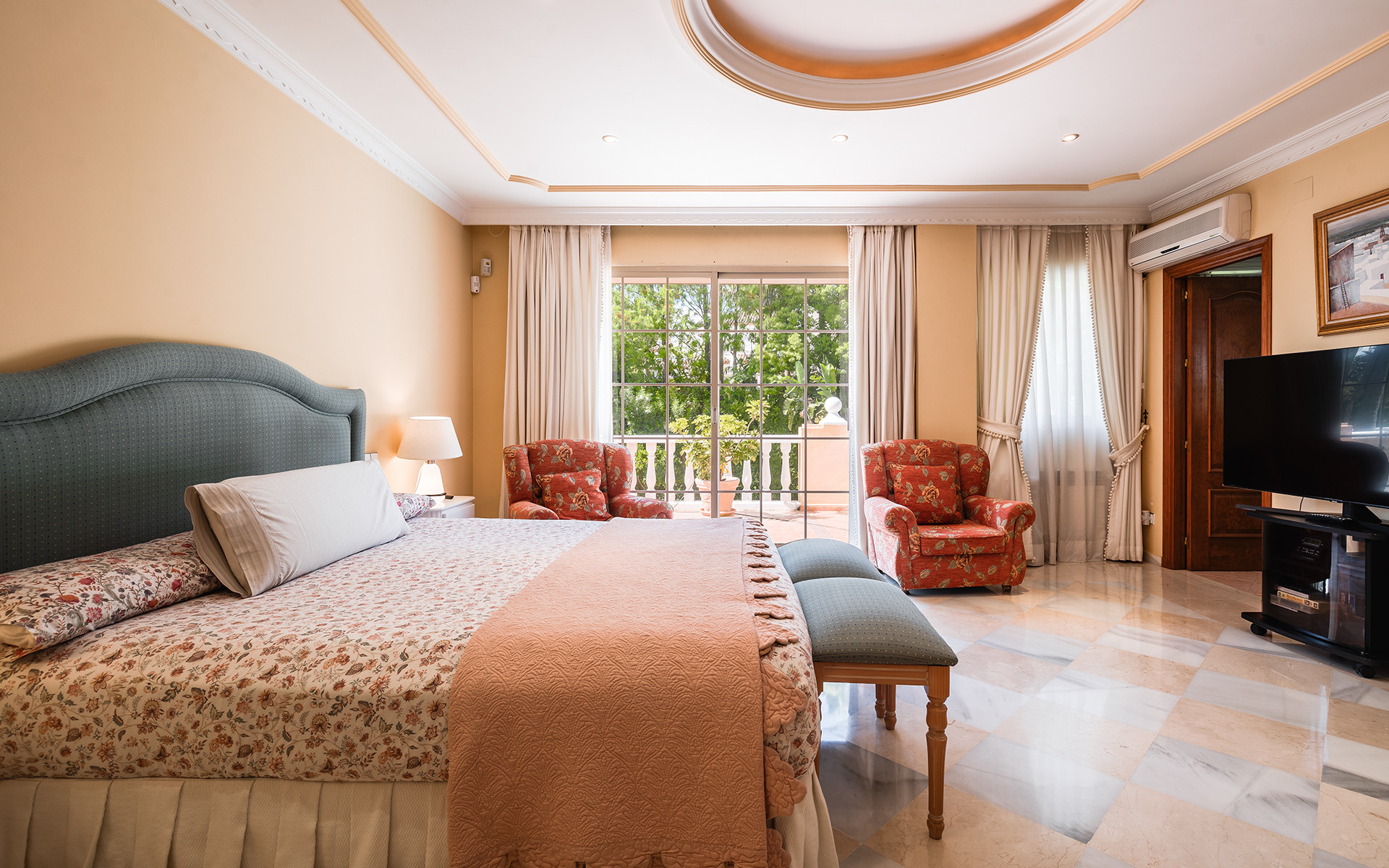 5 Bedroom Villa in Marbella - Photo 18