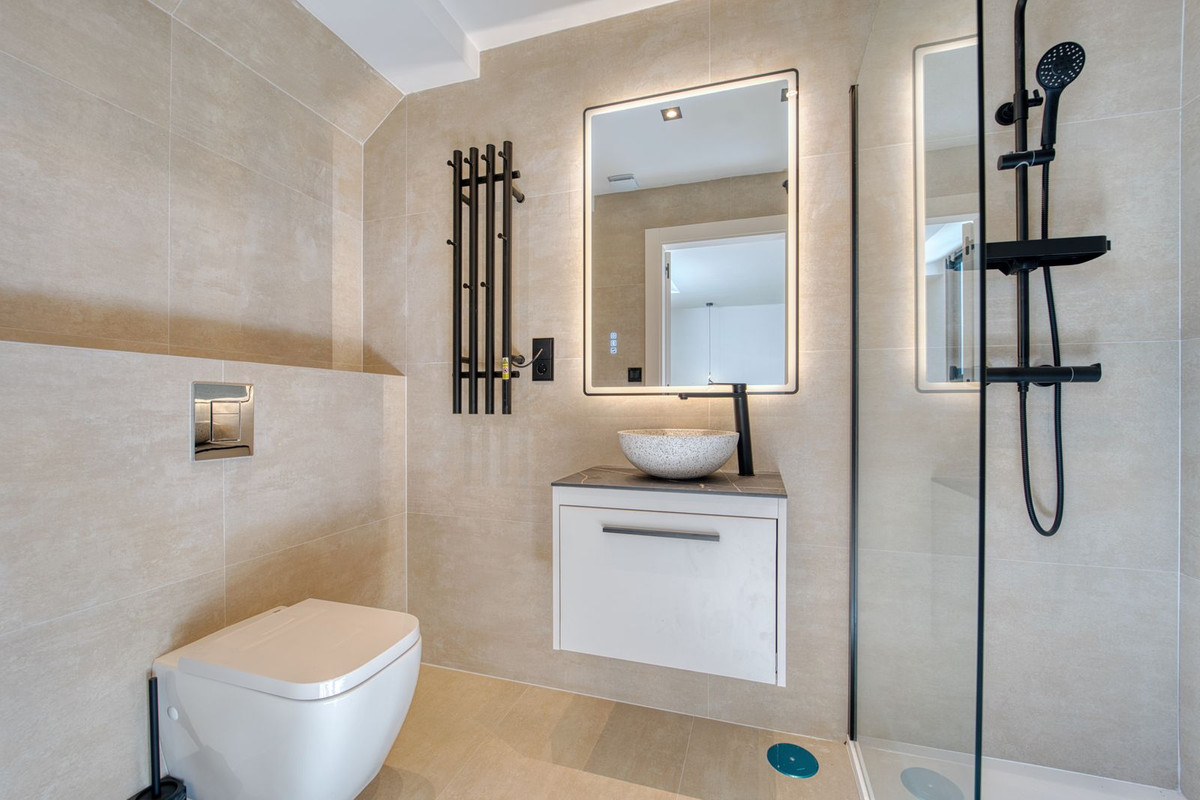 5 Bedroom Villa in Marbella - Photo 25