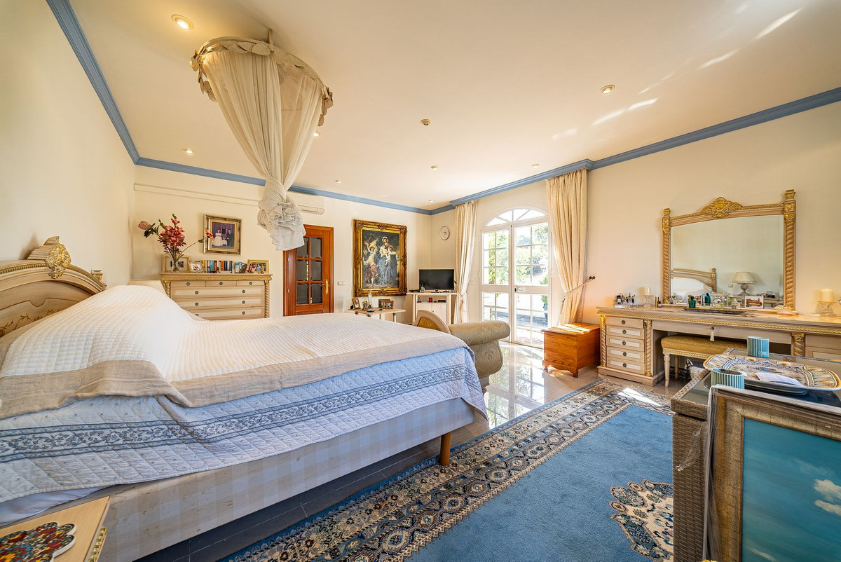 5 Bedroom Villa in Alhaurín de la Torre - Photo 43