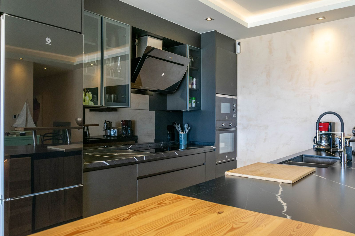 2 Bedroom Villa in Marbella - Photo 18