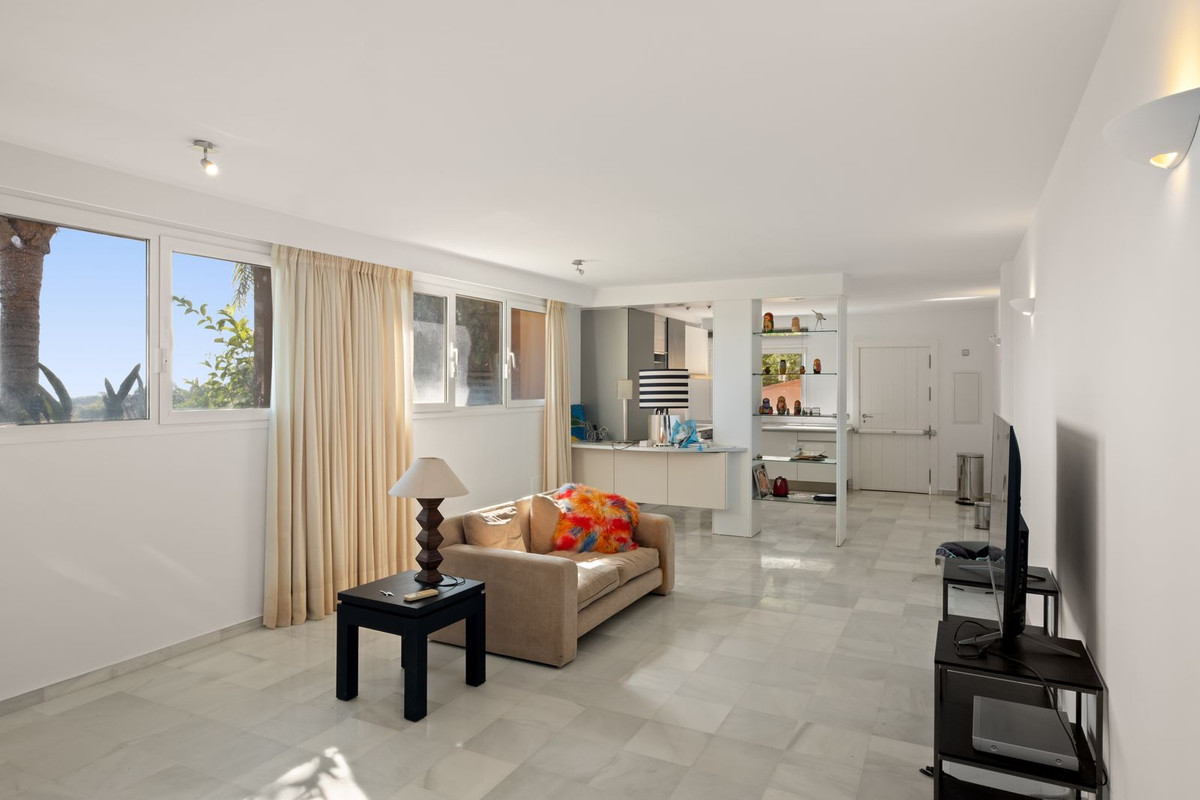 5 Bedroom Villa in Marbella - Photo 32