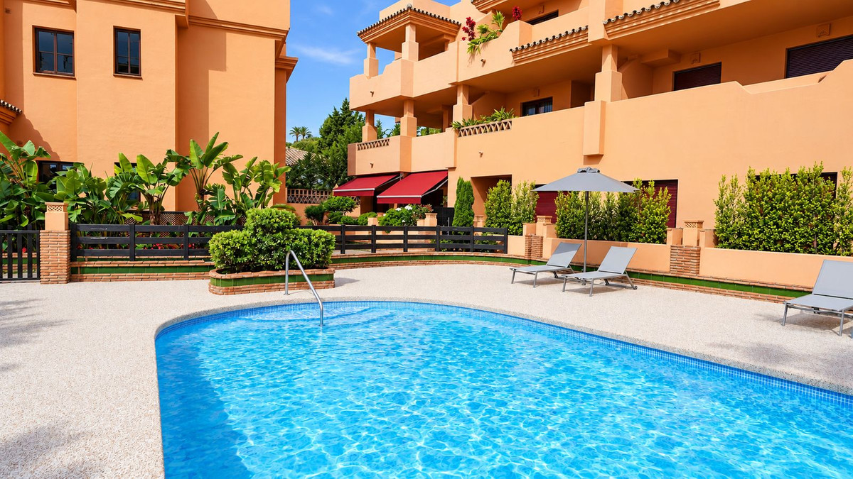 1 Bedroom Apartment in Benahavís - Photo 17