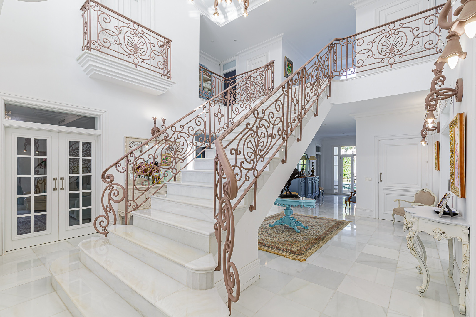 13 Bedroom Villa in Marbella - Photo 5