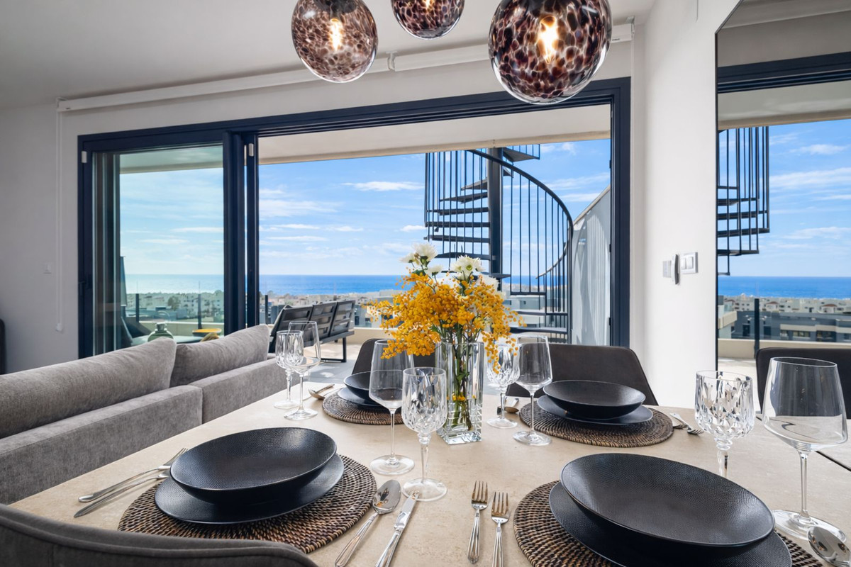 2 Bedroom Penthouse in Estepona - Photo 3