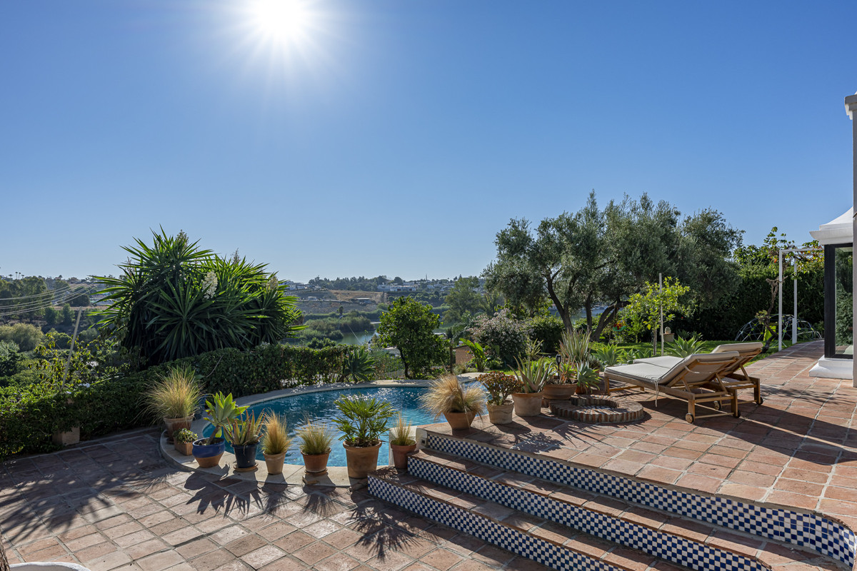 4 Bedroom Villa in San Pedro de Alcántara - Photo 4