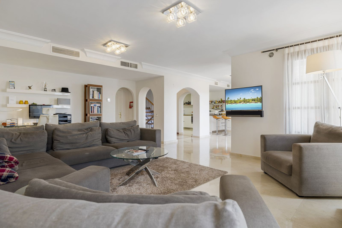 5 Bedroom Townhouse in Benahavís - Foto 13