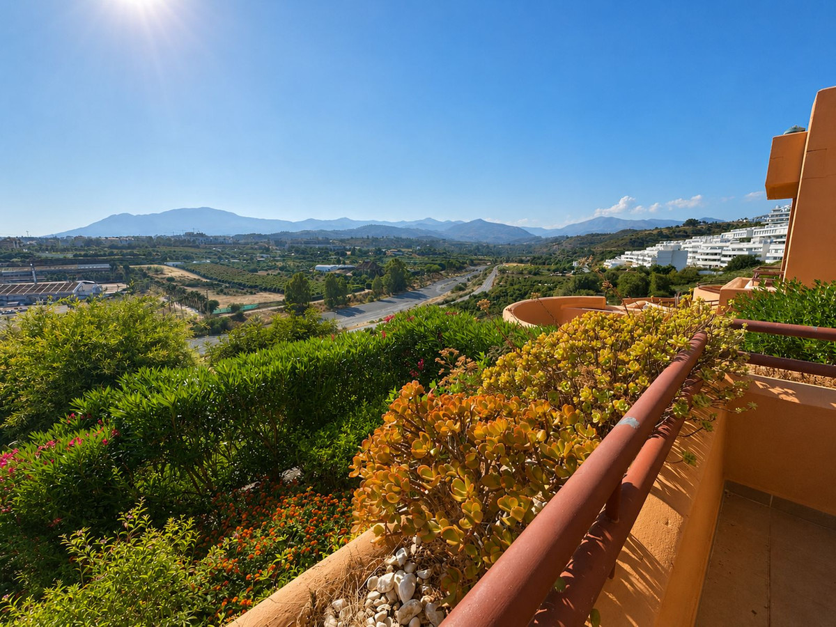 2 Bedroom Apartment in Estepona - Photo 21